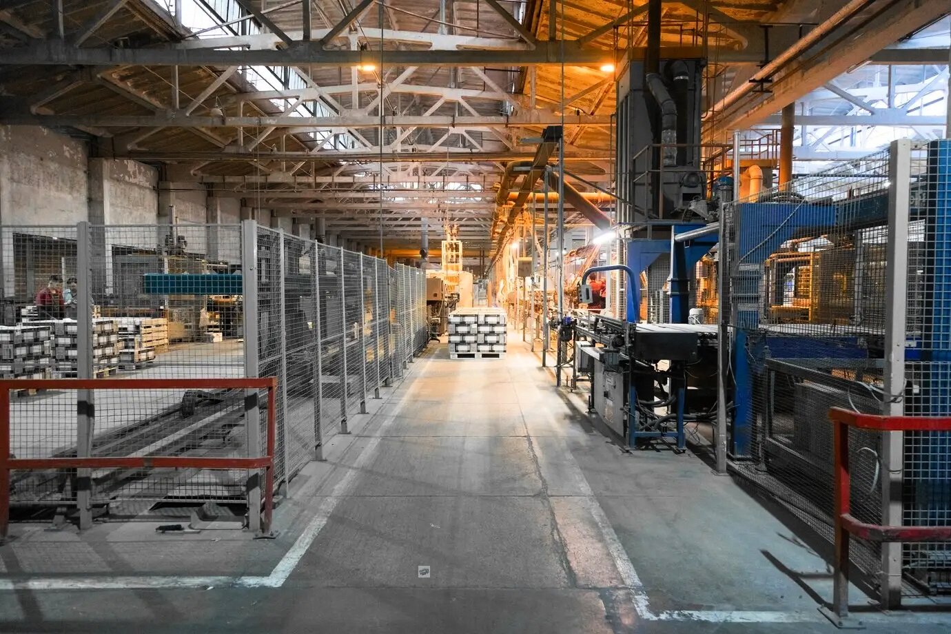 Pizarra enumerando hitos del flujo de trabajo de digitalización de informes para COOs